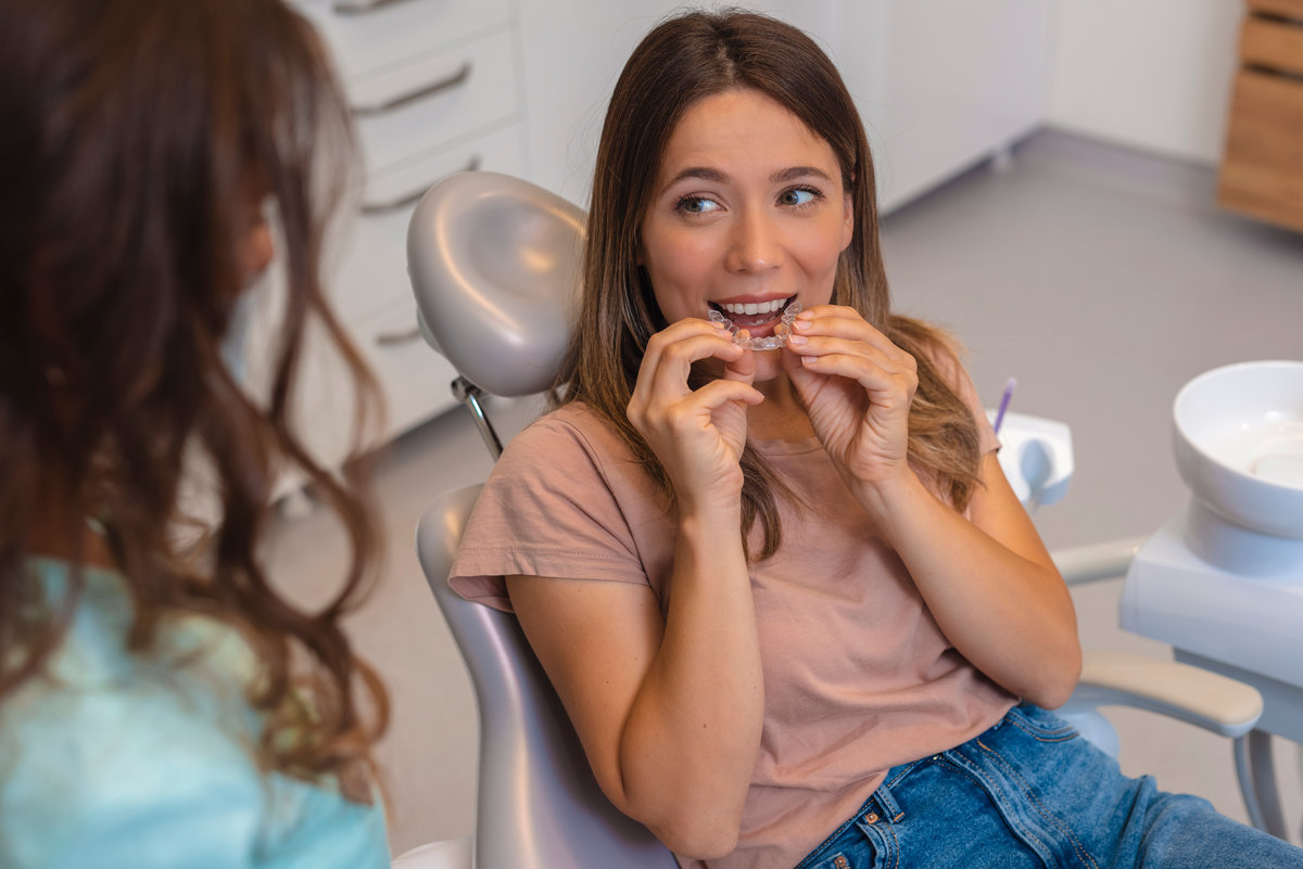 Clear aligner for bite correction and shape of teeth